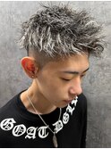ホワイトメッシュツイストスパイラルパーマツーブロック短髪