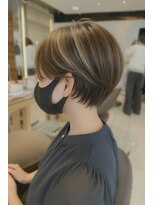ロハスバイケンジ(LOHAS by KENJE)&nbsp;ショートの白髪ぼかしハイライト/小田急相模原