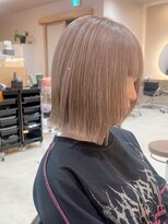 ヒビヲ(HIBIO) タッセルボブダブルカラー切りっぱなしボブ外ハネボブ顔周り30代