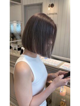 ロマリア(Lomalia) Lomalia表参道ケアカラーナチュラルグレージュボブ