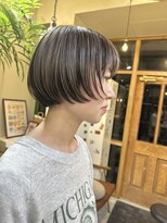 キセツ(ki se tsu)&nbsp;デザインで白髪を魅力に！アンブレラカラーとショートボブ