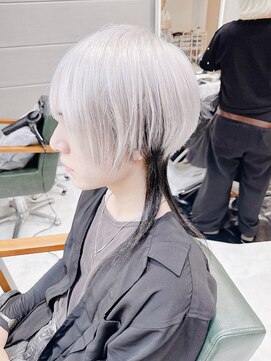 デイズ(days) 【ジェンダーレス】モード系!ホワイトカラー襟足長めウルフ