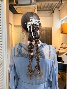 デイジー(Daisy) ツイン編みおろしヘアアレンジ