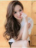 重さと透け感のバランスが今っぽい、クラシカルウェーブロング