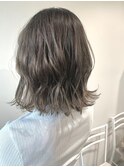 外ハネミディアムウェーブアッシュグレージュカラーボブ