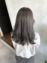 ティティ(TiTi)&nbsp;グレージュ×シルバーグレーカラー[TiTi_栗林れい]