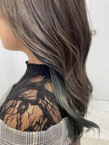 ニーチ(nieicHi)&nbsp;アッシュ×グリーンインナーカラー