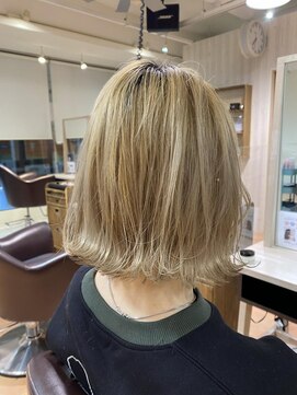 ザコーストバイネオリーブ 辻堂店(The coast by neolive) ハイトーン切りっぱなしボブ