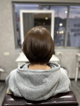 ニーノ(NI-NO) アッシュカラーショートボブ