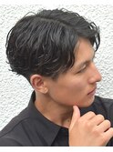 黒髪ツーブロックセンターパートフェザーパーマ