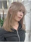レイヤーカット/ミルクティーベージュ/ミディアム/ブリーチ