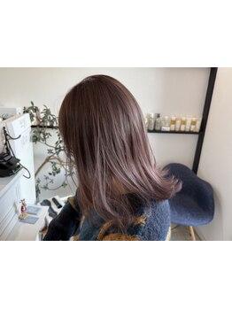ブリーチをしても派手にならず日常に溶け込むナチュラルなカラーをご提案♪色落ちしてもキレイをキープ◎