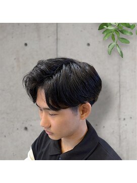 ヘアリゾートハピネス 毛流れセンターパート