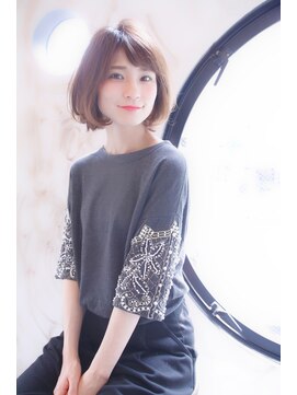 ブーケ(BOUQUET) アシンメトリー　厚めバング　ワンレン　クラシカルモード