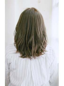 トランクイルバンカ(TRAN9UIL BANCA) 20代30代40代　ツヤ感・揺れ感ヘルシーレイヤー【近江八幡】