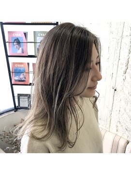 ペネロープ(Penelope) フェイスフレーミング/ハイライト/ホワイトベージュ 担当 夕島