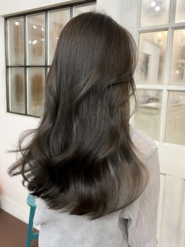 アリュウル 表参道 青山(Allure) オリーブベージュ ブリーチなし グレージュ レイヤーロング