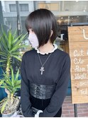 重めの前下がりショートボブ