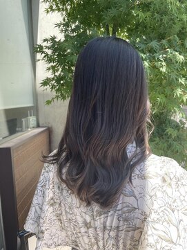 エム インターナショナル 春日部本店(EMU international) 透け感グレーのグラデーション