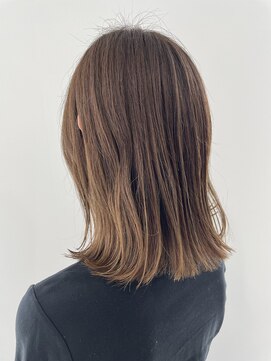 リラ(Lila) 20代30代40代/小顔大人ぱつっとボブ