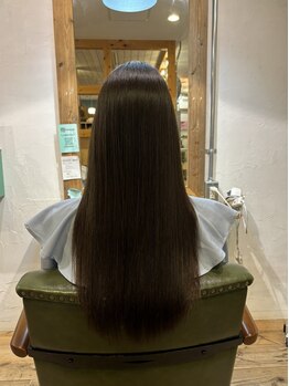 ネモヘアーワークス(nemo hair works)の写真/自然で柔らかな質感を求める縮毛矯正は《nemo》へ♪手ぐしでわかる驚きのさらさらストレートを実感！