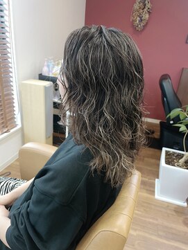 エルドールバイエムアンドエム(AILE DORE by m&m) 外国人風くせ毛活かしハイライト