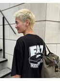 刈り上げないスパイキーショート　ブロンドヘア　抜きっぱなし