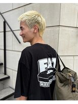 メロウ(MELLOW)&nbsp;刈り上げないスパイキーショート　ブロンドヘア　抜きっぱなし