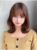 ホワイトグレージュ後れ毛が可愛い顔周りレイヤーミニウルフ