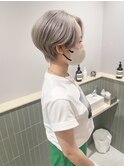 くびれショートヘア　ハイトーン