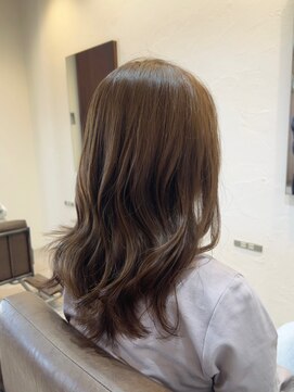 リリー(Lily) 安定感抜群暗めベージュカラー