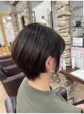 前下りのショートボブスタイル