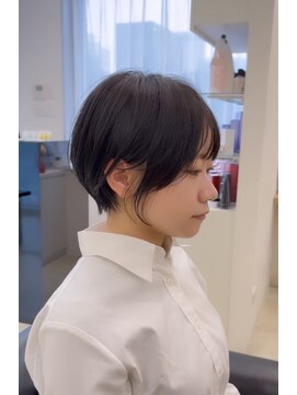 イヴォークトーキョーオーサカ(EVOKE TOKYO osaka) 丸み 小顔 耳かけ 可愛い ショート 暗髪 おしゃれ