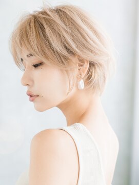 トッカ ヘアアンドトリートメント 難波店 色気のあるハイトーンショート