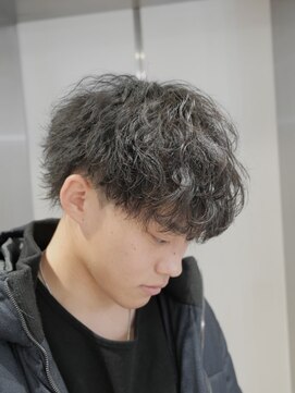 レイズ 名古屋駅(RAYS) 刈り上げ高めでスッキリしたマッシュに人気の波巻きパーマ