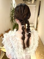 セブンベルベット(7 Velvet)&nbsp;ツイン編みおろし結婚式ヘアアレンジ/SHINJYO
