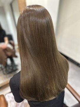 オリーブベージュ