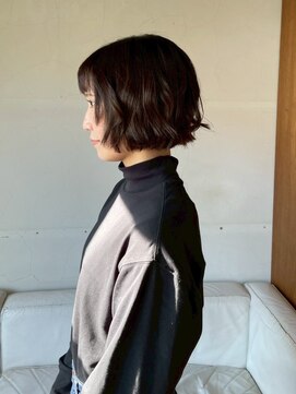 タヴィ(Tavi) ボブパーマの外ハネヘア/外ハネボブ/ボブレイヤー/顔周りカット