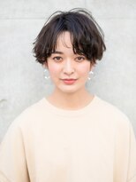 エムクランメイクス 原宿 表参道(m.clan MAKE'S)&nbsp;大人かわいいマッシュショートセンターパートフェザーバングボブ