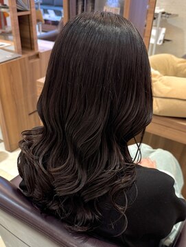 アメリ バイ アピッシュ(Amelie by apish) コテ巻き風パーマ韓国風パーマミディアムパーマ前髪パーマ