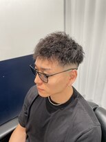 リバティシェアバーバー 銀座(LIBERTY SHARE BARBER)&nbsp;男らしさ全開！ツイストパーマ×極薄スキンフェード