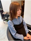 透明感ベージュアッシュ/ミディアムレイヤー/顔まわりカット