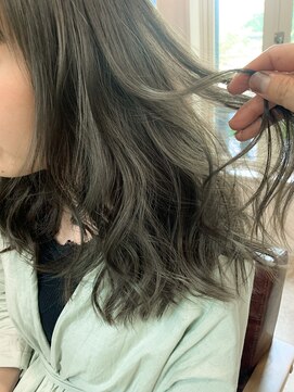 アリー 原宿 表参道(ALLY) [ALLY阿部]切りっぱなしロブ×カーキグレージュ　２