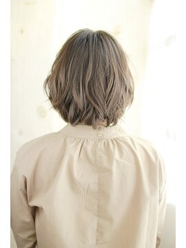 オティアプラスエヌ(OTTIA+n) 20代30代40代　レトロロマンボブ【松山】