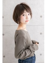 斜めバング×前下がりで小顔かわいい大人ショートボブb1