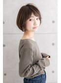 斜めバング×前下がりで小顔かわいい大人ショートボブb1