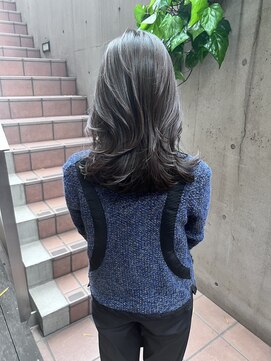 ジェノ(JENO by apish) 黒髪/グレーベージュ/レイヤーロング/前髪パーマ