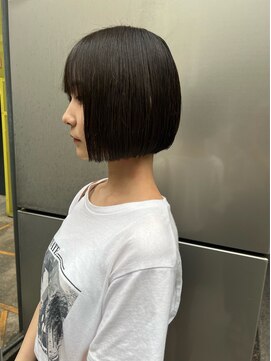 グランドライン(GRAND LINE) 顎ラインの切りっぱなしボブ