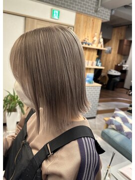 リノショアーズ 元町店(RINOSHORES) くすみグレージュ外国人風カラー外ハネ切りっぱなし外はねボブ