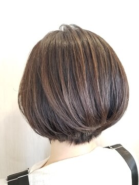 ヘアサロンアンドカフェ エイチプラス(H plus) ショートボブ 20代 30代